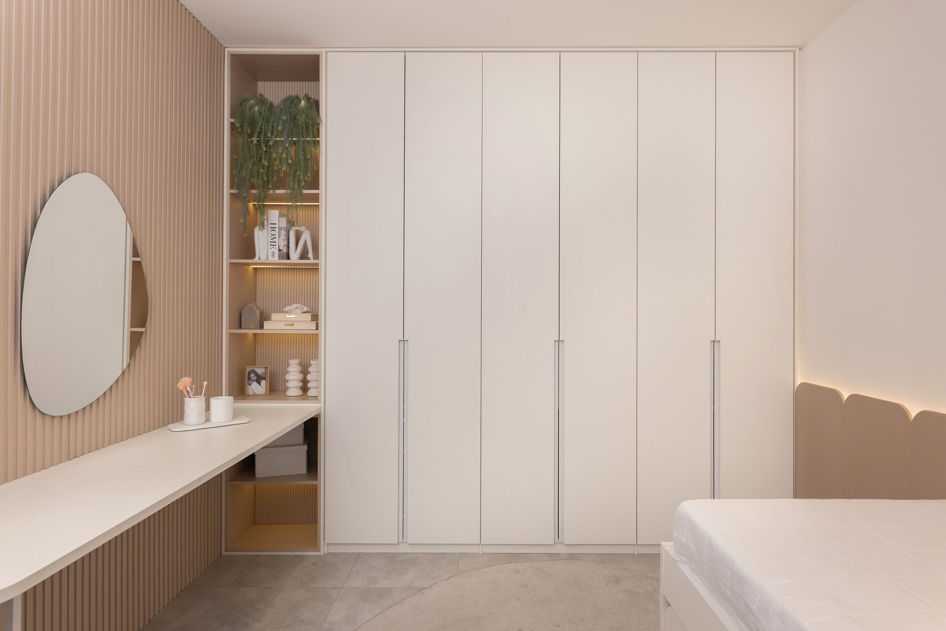 Quarto planejado com guarda-roupa e penteadeira – Italínea Splendore